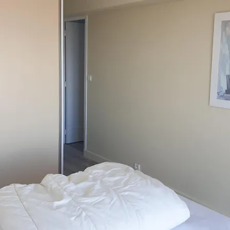 6 Pers Face 9e étage